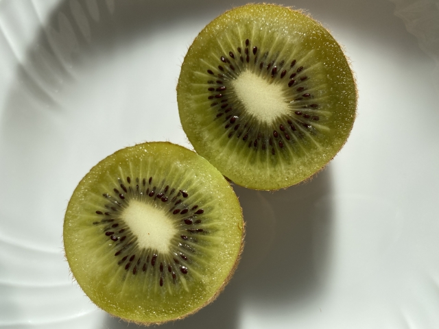 熟したキウイ3
